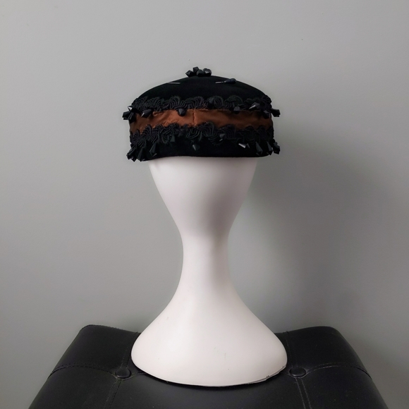 Vintage Cotillion France Cooper Satin Black Velvet Beaded Art Deco Pillbox Hat - Picture 6 of 7